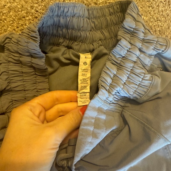 Hotty Hot Lululemon - Picture 2 of 2